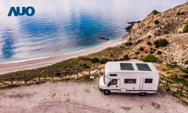 「可撓輕量化太陽光電板SunCurva」使用輕量特殊耐候型複合板取代傳統太陽能板的玻璃前板，不僅降低70%重量，每米平方僅3Kg；具有抗衝擊性能及通過電磁相容性測試，可應用於交通運輸工具，如露營車、遊艇等